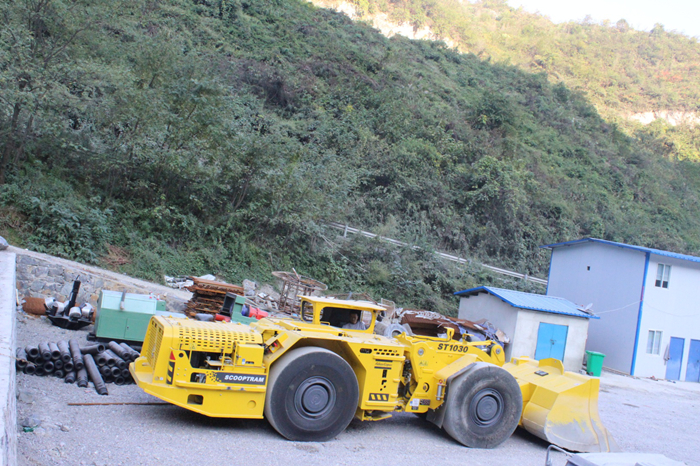 ST1030铲运机_副本.jpg